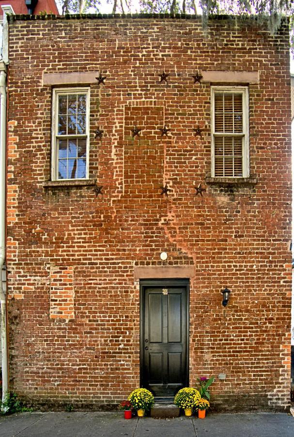 Comfy Carriage House Steps From The River Savannah Buitenkant foto